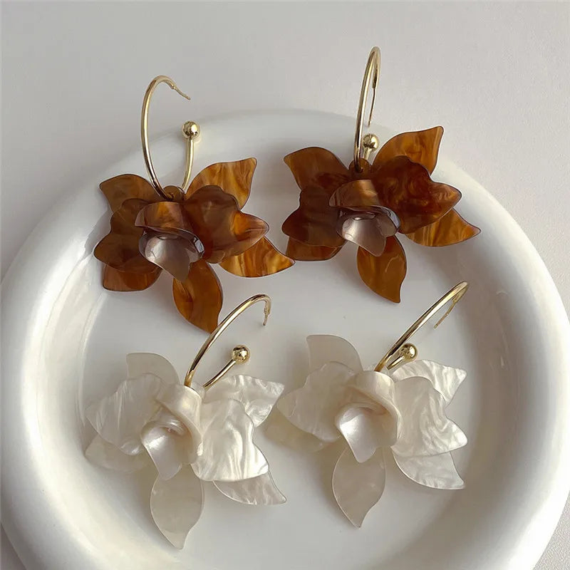 Charming White Flower Hoop Earrings for Y2K Outfits - Aesthetic Floral Jewelry