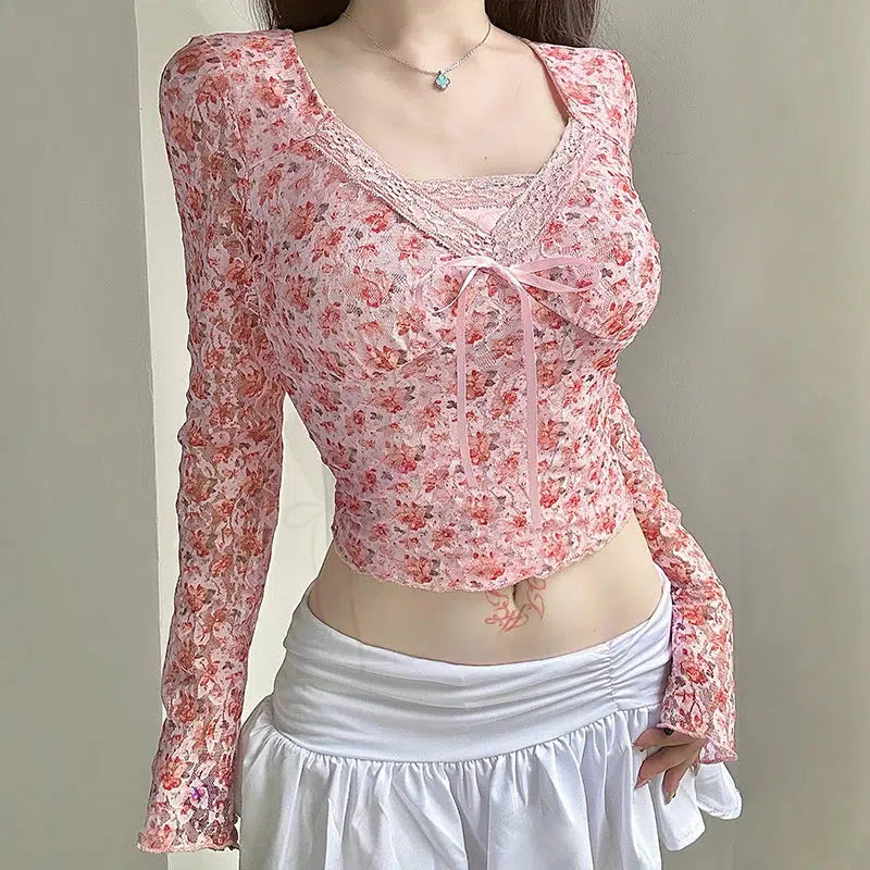 Chic Coquette Floral Top - Vintage Floral Print Y2K Crop Top with Bow Tie Detail