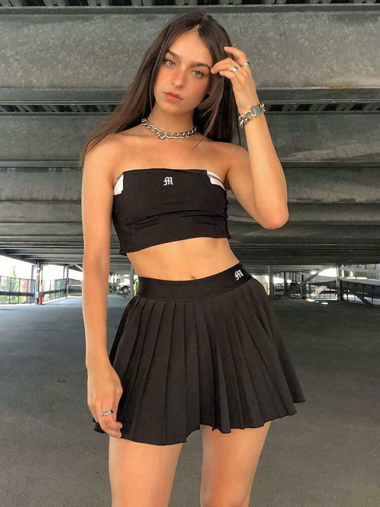 Chic Pleated Black Mini Tennis Skirt - Y2K Style with Drawstring for Trendy Looks