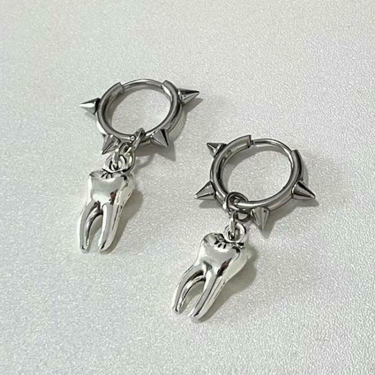 Goth Tooth Spiked Hoop Earrings - Y2K Style with Star Rhinestones and Edgy Design